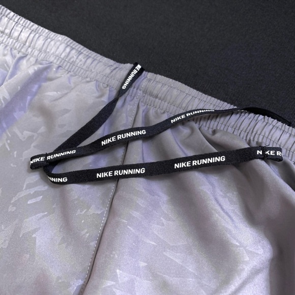 NIKE Women’s Dri-FIT Tempo Running Shorts XS Grey - NWT - Picture 4 of 8